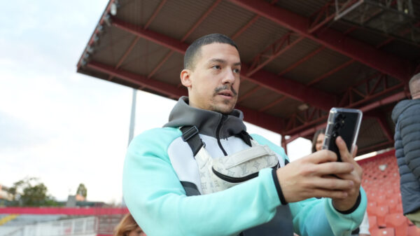 After the match between FK Vojvodina and FK Partizan, Bogdan Ilic, better known as Baka Prase, took a picture with fans from Kosovo and Metohija who were guests at the Karadjordje stadium in Novi Sad. Nakon utakmice FK Vojvodina i FK Partizan Bogdan Ilic poznatiji kao Baka Prase se slikao sa navijacima sa Kosova i Metohije koji su bili gosti na stadionu Karadjordje u Novom Sadu.
