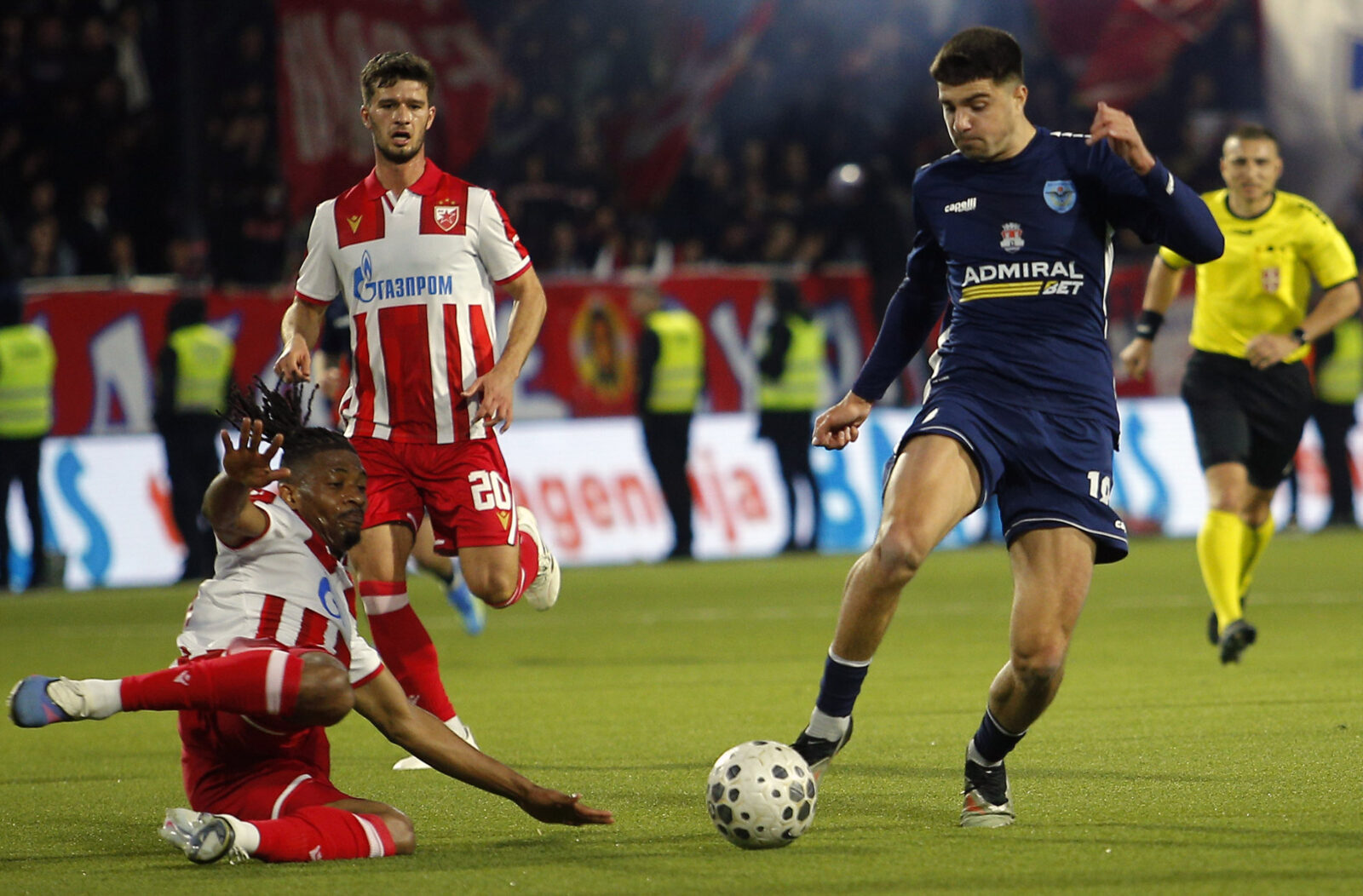 The match of the 32nd round of the Mozzart Bet Super League of Serbia between FK Zeleznicar and FK Crvena zvezda was played at the SC Mladost stadium in Pancevo. Utakmica 32. kola Mozzart Bet Super liga Srbije izmedju FK Zeleznicar i FK Crvena zvezda odigrana je na stadionu SC Mladost u Pancevu.