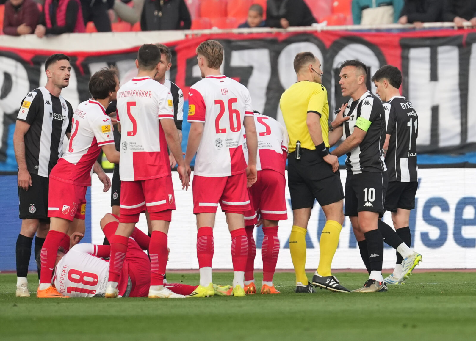 The match of the 32nd round of the Mozart Bet Super League of Serbia between FK Vojvodina and FK Partizan was played at the Karadjordje Stadium in Novi Sad. Utakmica 32. kola Mozzart Bet Super liga Srbije izmedju FK Vojvodina i FK Partizan odigrana je na stadionu Karadjordje u Novom Sadu.