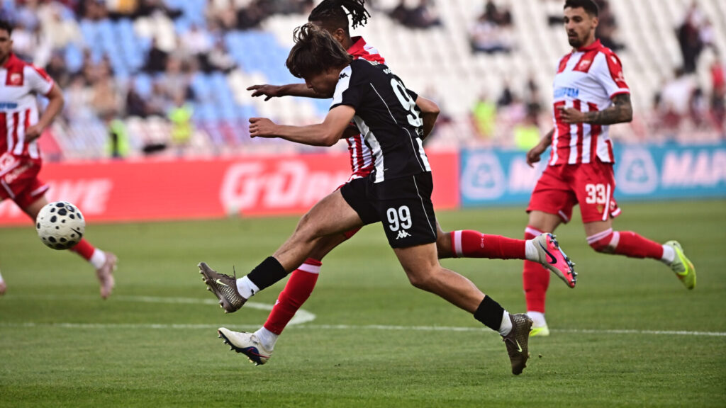 The match of the 33rd round of the Mozzart Super League of Serbia, the 179th eternal derby between FK Crvena zvezda and FK Partizan was played at the Rajko Mitic stadium. Utakmica 33. kola Mozzart Super lige Srbije, 179. veciti derbi izmedju FK Crvena zvezda i FK Partizan odigrana je na stadion Rajko Mitic.