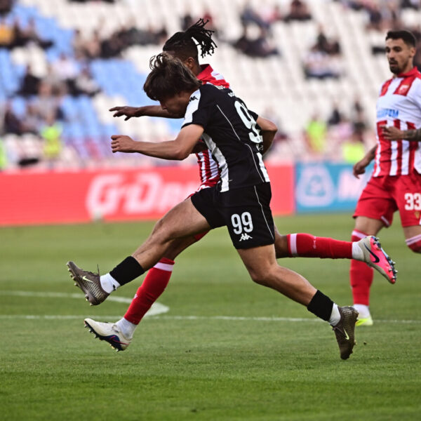 The match of the 33rd round of the Mozzart Super League of Serbia, the 179th eternal derby between FK Crvena zvezda and FK Partizan was played at the Rajko Mitic stadium. Utakmica 33. kola Mozzart Super lige Srbije, 179. veciti derbi izmedju FK Crvena zvezda i FK Partizan odigrana je na stadion Rajko Mitic.