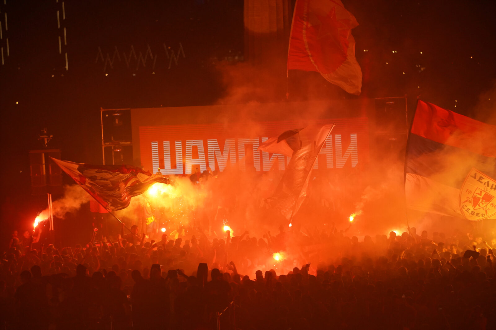 Celebration of the title of FK Crvena Zvezda players and celebration of Zvezda fans on the streets of Belgrade. Proslava titule igraca FK Crvena zvezda i slavlje navijaca Zvezde na beogradskim ulicama.