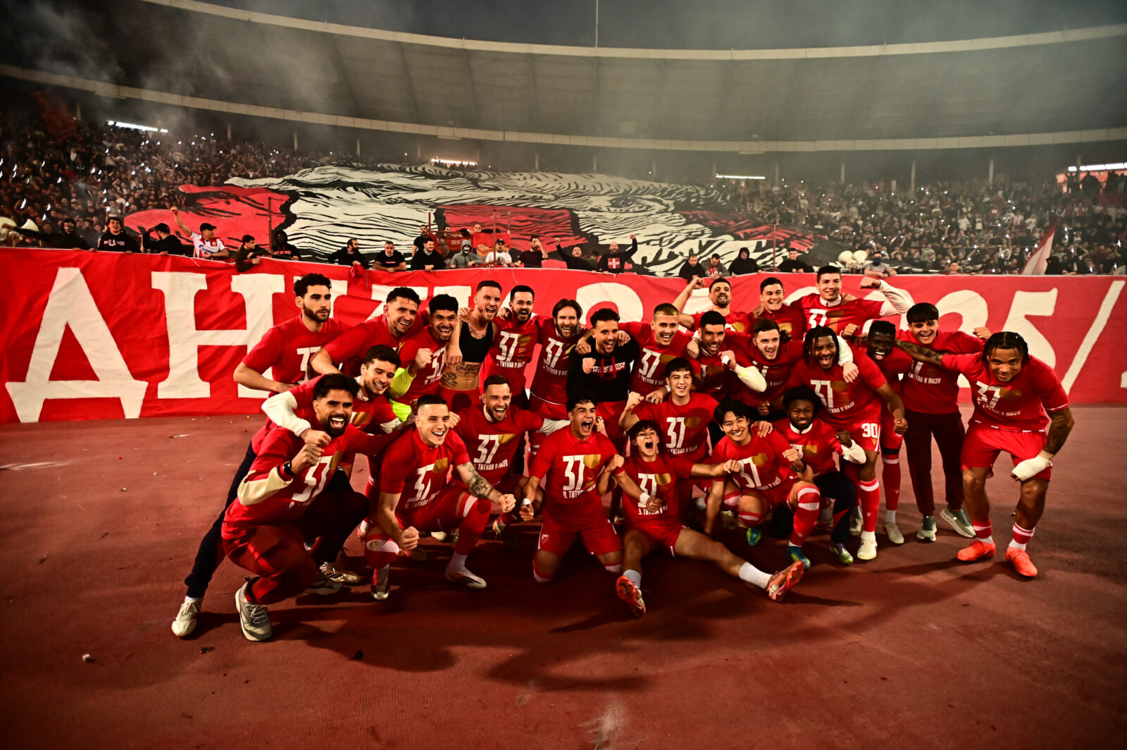 The match of the 33rd round of the Mozzart Super League of Serbia, the 179th eternal derby between FK Crvena zvezda and FK Partizan was played at the Rajko Mitic stadium. Utakmica 33. kola Mozzart Super lige Srbije, 179. veciti derbi izmedju FK Crvena zvezda i FK Partizan odigrana je na stadion Rajko Mitic.