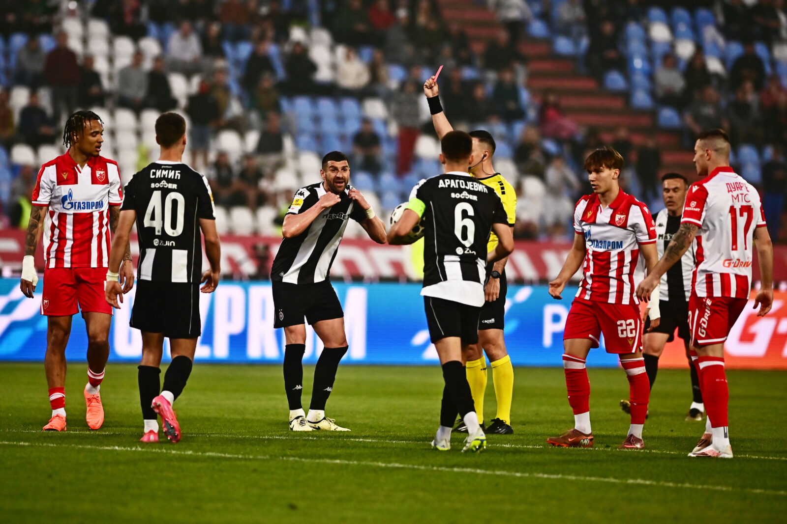 The match of the 33rd round of the Mozzart Super League of Serbia, the 179th eternal derby between FK Crvena zvezda and FK Partizan was played at the Rajko Mitic stadium. Utakmica 33. kola Mozzart Super lige Srbije, 179. veciti derbi izmedju FK Crvena zvezda i FK Partizan odigrana je na stadion Rajko Mitic.