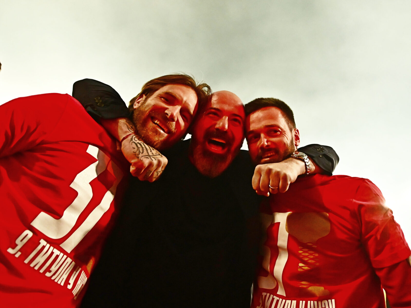 The match of the 33rd round of the Mozzart Super League of Serbia, the 179th eternal derby between FK Crvena zvezda and FK Partizan was played at the Rajko Mitic stadium. Utakmica 33. kola Mozzart Super lige Srbije, 179. veciti derbi izmedju FK Crvena zvezda i FK Partizan odigrana je na stadion Rajko Mitic.