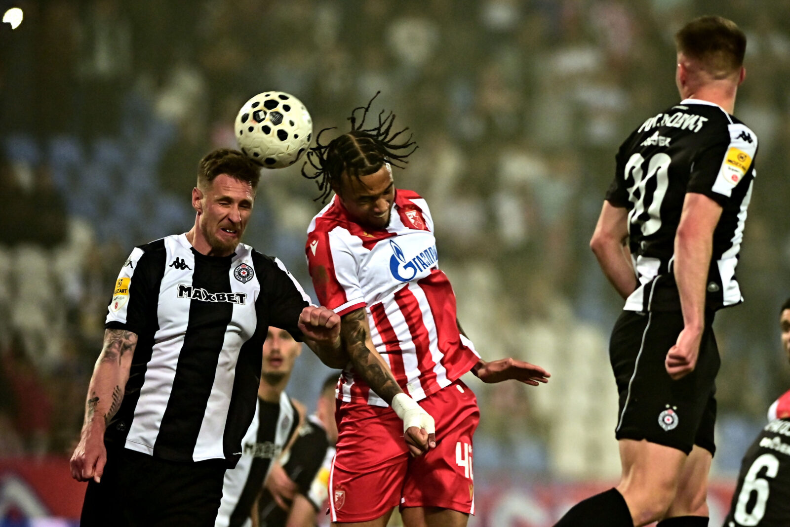 The match of the 33rd round of the Mozzart Super League of Serbia, the 179th eternal derby between FK Crvena zvezda and FK Partizan was played at the Rajko Mitic stadium. Utakmica 33. kola Mozzart Super lige Srbije, 179. veciti derbi izmedju FK Crvena zvezda i FK Partizan odigrana je na stadion Rajko Mitic.