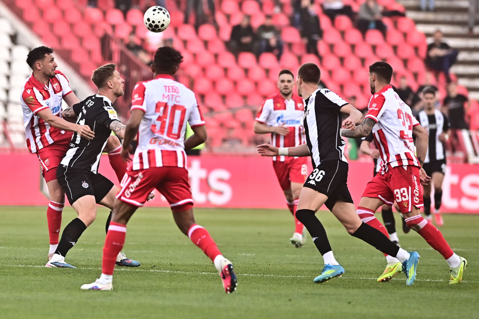 The match of the 33rd round of the Mozzart Super League of Serbia, the 179th eternal derby between FK Crvena zvezda and FK Partizan was played at the Rajko Mitic stadium. Utakmica 33. kola Mozzart Super lige Srbije, 179. veciti derbi izmedju FK Crvena zvezda i FK Partizan odigrana je na stadion Rajko Mitic.