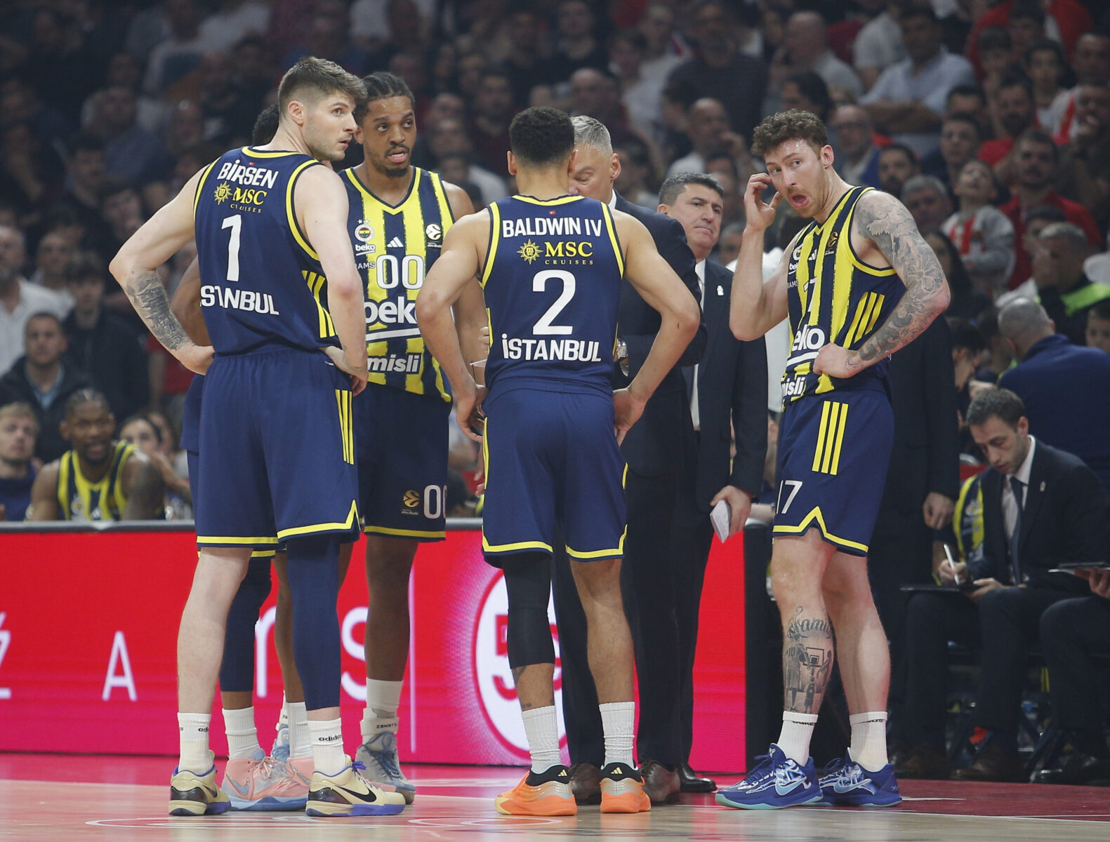 The match of the 31st round of the Turkish Airlines Euroleague between KK Crvena zvezda MeridianBet and BC Fenerbahce Beko was played in the Belgrade Arena. Utakmica 31. kola Turkish Airlines Evrolige izmedju KK Crvena zvezda MeridianBet i BC Fenerbahce Beko odigrana je u Beogradskoj Areni.
