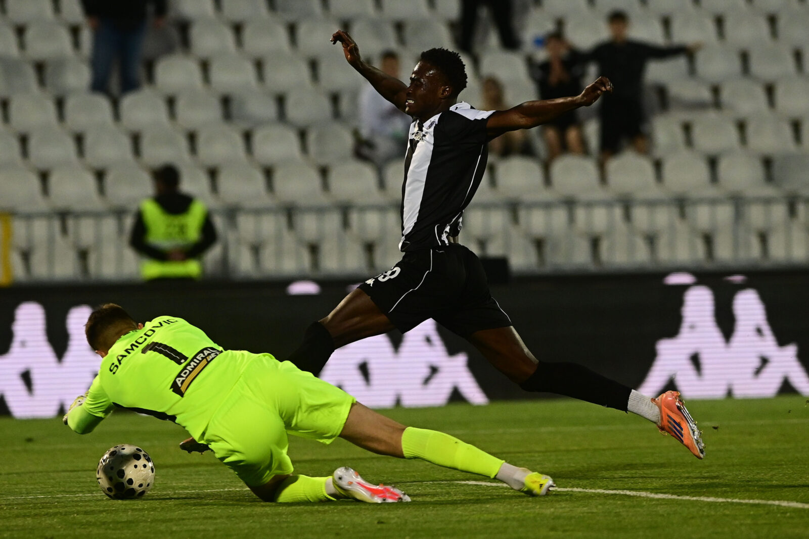 The match of the 34th round of the Mozart Super League of Serbia between FK Partizan and FK Novi Pazar was played at the FK Partizan stadium. Utakmica 34. kola Mozzart Super lige Srbije izmedju FK Partizan i FK Novi Pazar odigrana je na stadion FK Partizan.