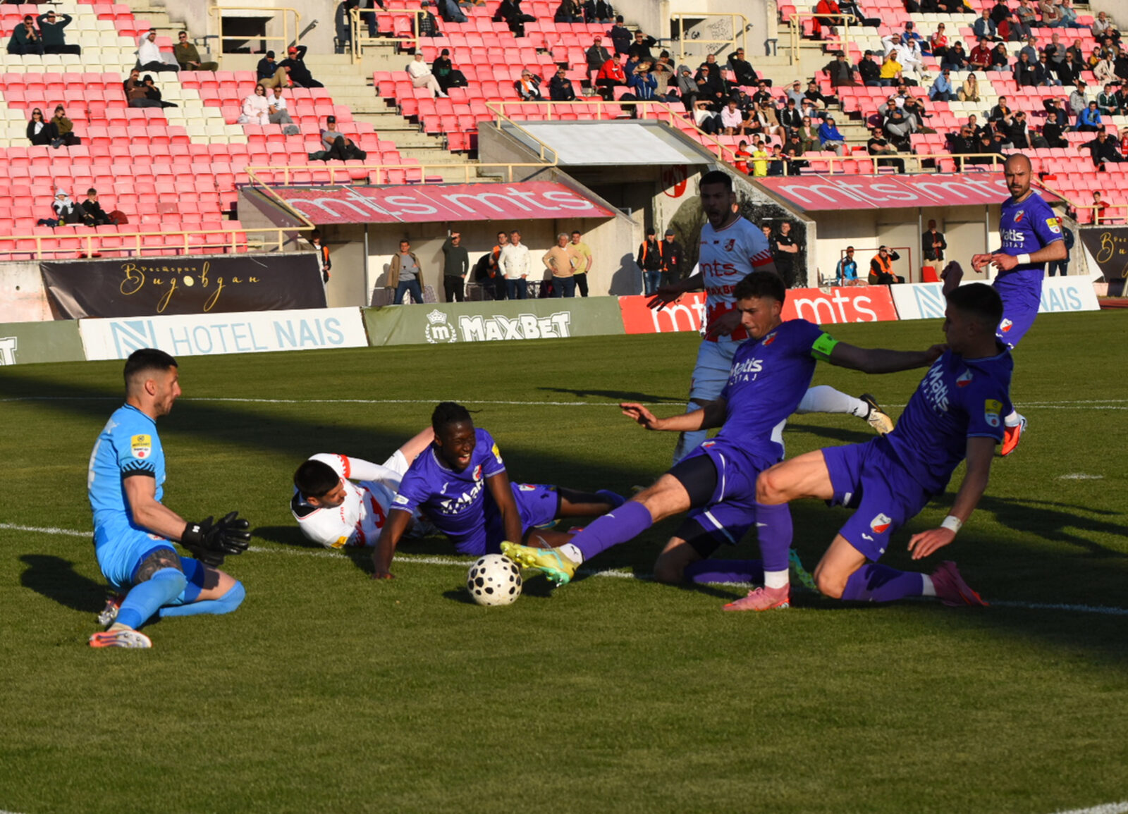 The match of the 32nd round of the Mozzart Bet Super League of Serbia between FK Radnicki and FK Javor Matis was played at the Cair City Stadium in Nis. Utakmica 32. kola Mozzart Bet Super liga Srbije izmedju FK Radnicki i FK Javor Matis odigrana je na Gradskom stadionu Cair u Nisu.
