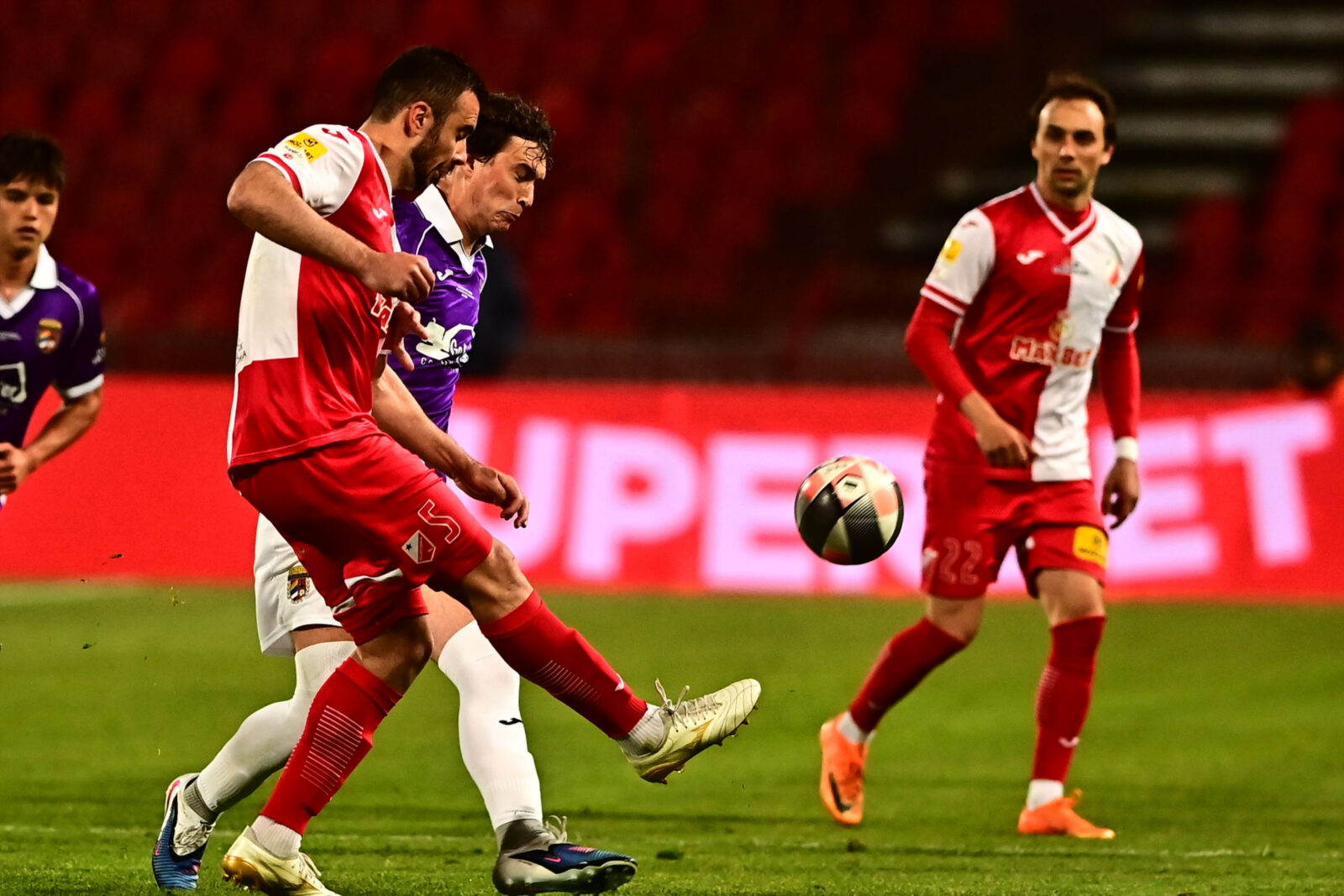 The 1/2 final match of the Mozzart Bet Cup of Serbia 2025/2026 between GFK Graficar and FK Vojvodina was played at the Rajko Mitic Stadium. Utakmica 1/2 finala Mozzart Bet Kupa Srbije 2025/2026 izmedju GFK Graficar i FK Vojvodina odigrana je stadionu Rajko Mitic.
