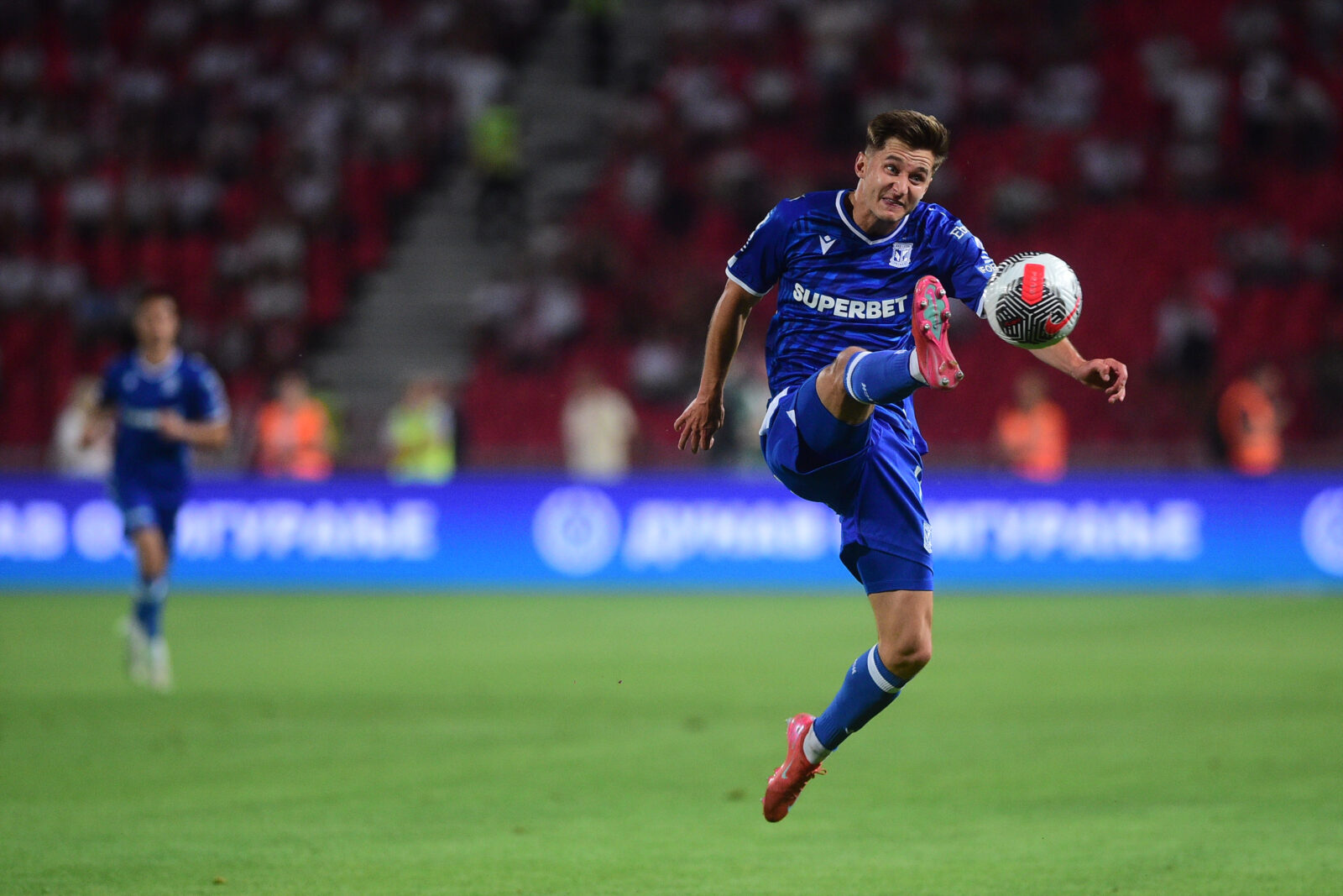 The second leg of the third qualifying round for the Champions League between FK Crvena zvezda and FK Lech Poznań was played at the Rajko Mitic stadium. Revans utakmica treceg kola kvalifikacija za Ligu sampiona izmedju FK Crvena zvezda i FK Leh Poznanj odigrana je na stadionu Rajko Mitic.