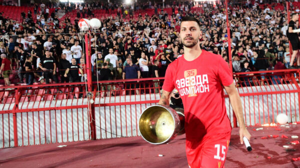 The players of Red Star won the 35th title of the champion of Serbia. Fudbaleri Crvene zvezde su osvojili 35. titulu prvaka Srbije.