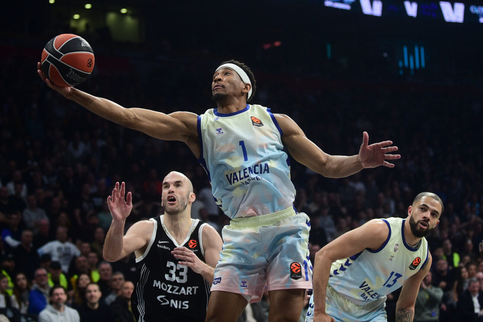The match of the 34th round of the Turkish Airlines Euroleague between KK Partizan Mozzart Bet and BC Valencia Basket was played at the Belgrade Arena. Utakmica 34. kola Turkish Airlines Evrolige izmedju KK Partizan Mozzart Bet i BC Valencia Basket odigrana je u Beogradskoj Areni.