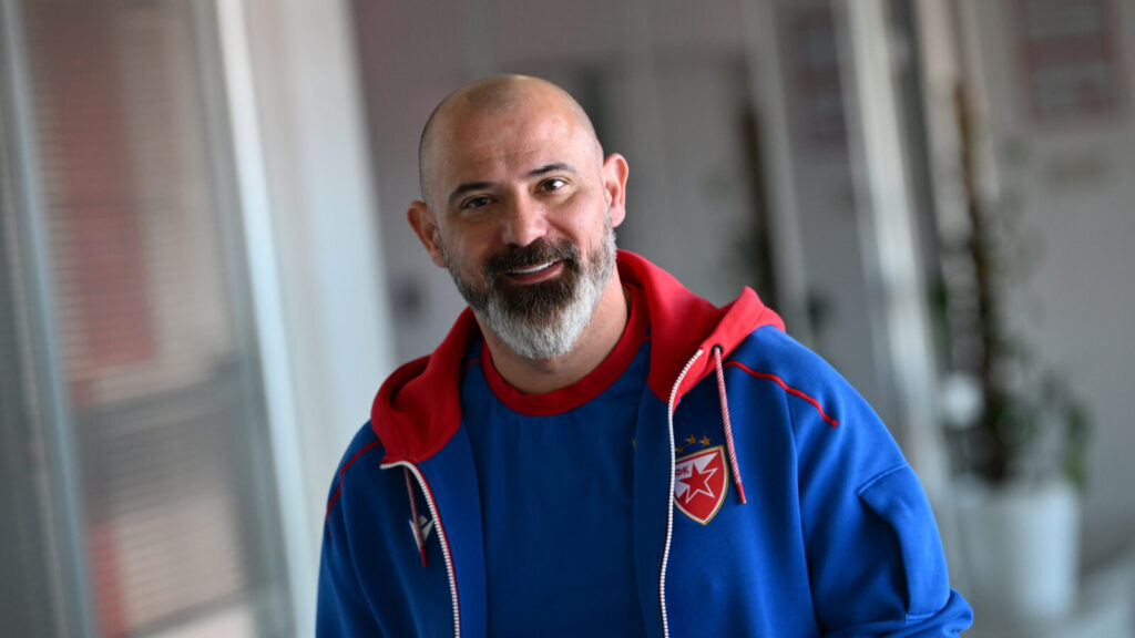 The press conference of Dejan Stankovic, coach of FK Crvena zvezda on the eve of the 179th eternal derby against Partizan was held in the press center at the Rajko Mitic stadium. Konferencija za medije Dejana Stankovica, trenera FK Crvena zvezda uoci 179. vecitog derbija protiv Partizana odrzana je u press centru na stadionu Rajko Mitic.