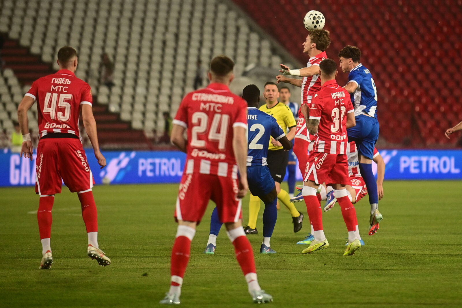 The match of the 37th round of the Mozzart Super League of Serbia between FK Crvena zvezda and OFK Beograd was played at the Rajko Mitic Stadium. Utakmica 37. kola Mozzart Super lige Srbije izmedju FK Crvena zvezda i OFK Beograd odigrana je na stadionu Rajko Mitic.