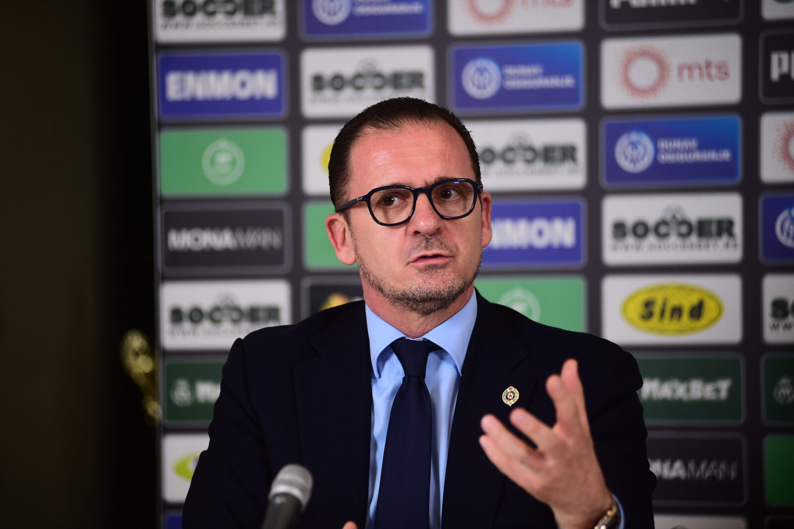 The press conference after the assembly of the Partizan Football Club was held at SC Teleoptik. Konferencija za medije nakon skupstina Fudbalskog kluba Partizan odrzana je u SC Teleoptik.