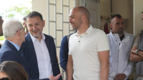 Today marks two years since the mass murder in the villages of Malo Orasje and Dubona, when nine people were killed and twelve wounded, and on that occasion a special program and a memorial football tournament were held in Malo Orasje. Danas se obelezava dve godine od masovnog ubistva u selima Malo Orasje i Dubona kada je stradalo devetoro i ranjeno dvanaestoro ljudi i tim povodom je u Malo Orasje odrzan prigodan program i memorijalni fudbalski turnir.