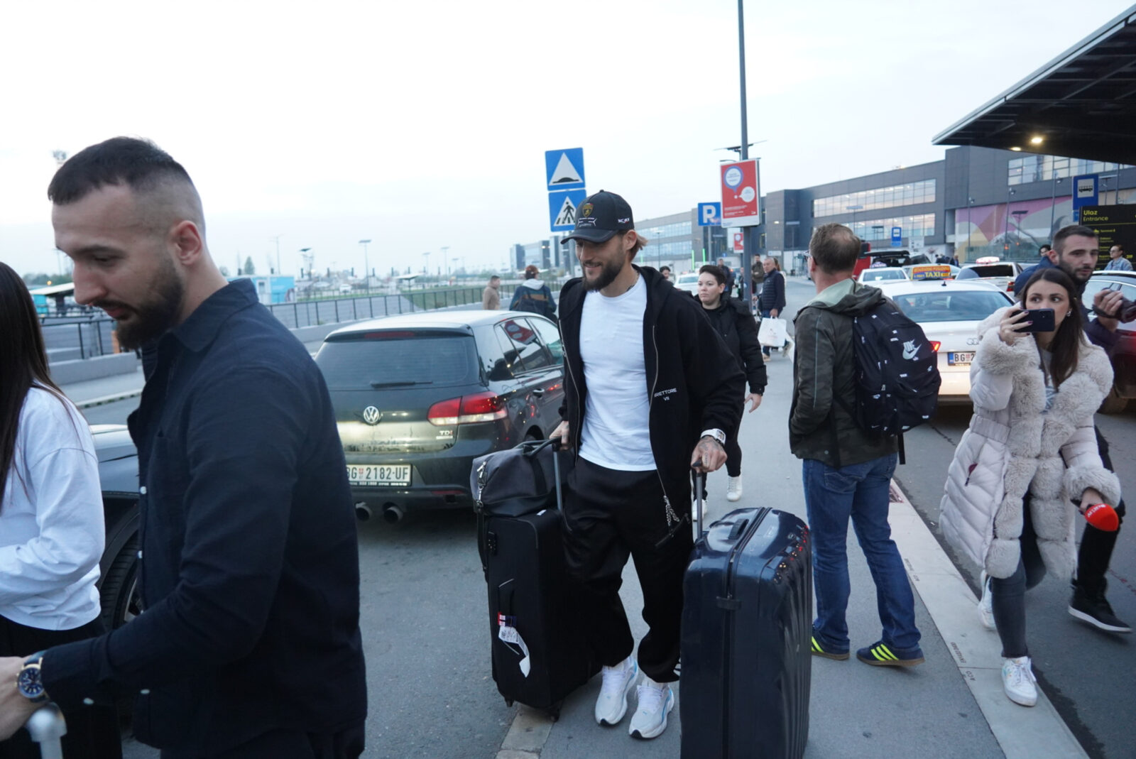 Footballer Nemanja Gudelj and Anastasija Gudelj (Anastasija Raznatovic) arrived at Belgrade Nikola Tesla Airport. Fudbaler Nemanja Gudelj i Anastasija Gudelj (Anastasija Raznatovic) stigli su beogradski aerodom Nikola Tesla.