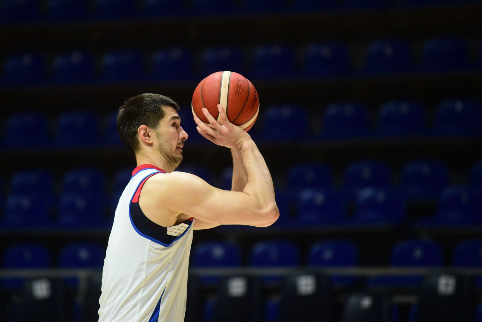 The open training of the Serbian men's basketball team was held at the Aleksandar Nikolic Hall. Otvoreni trening muske kosarkaske reprezentacije Srbije odrzan je u Dvorani Aleksandar Nikolic.