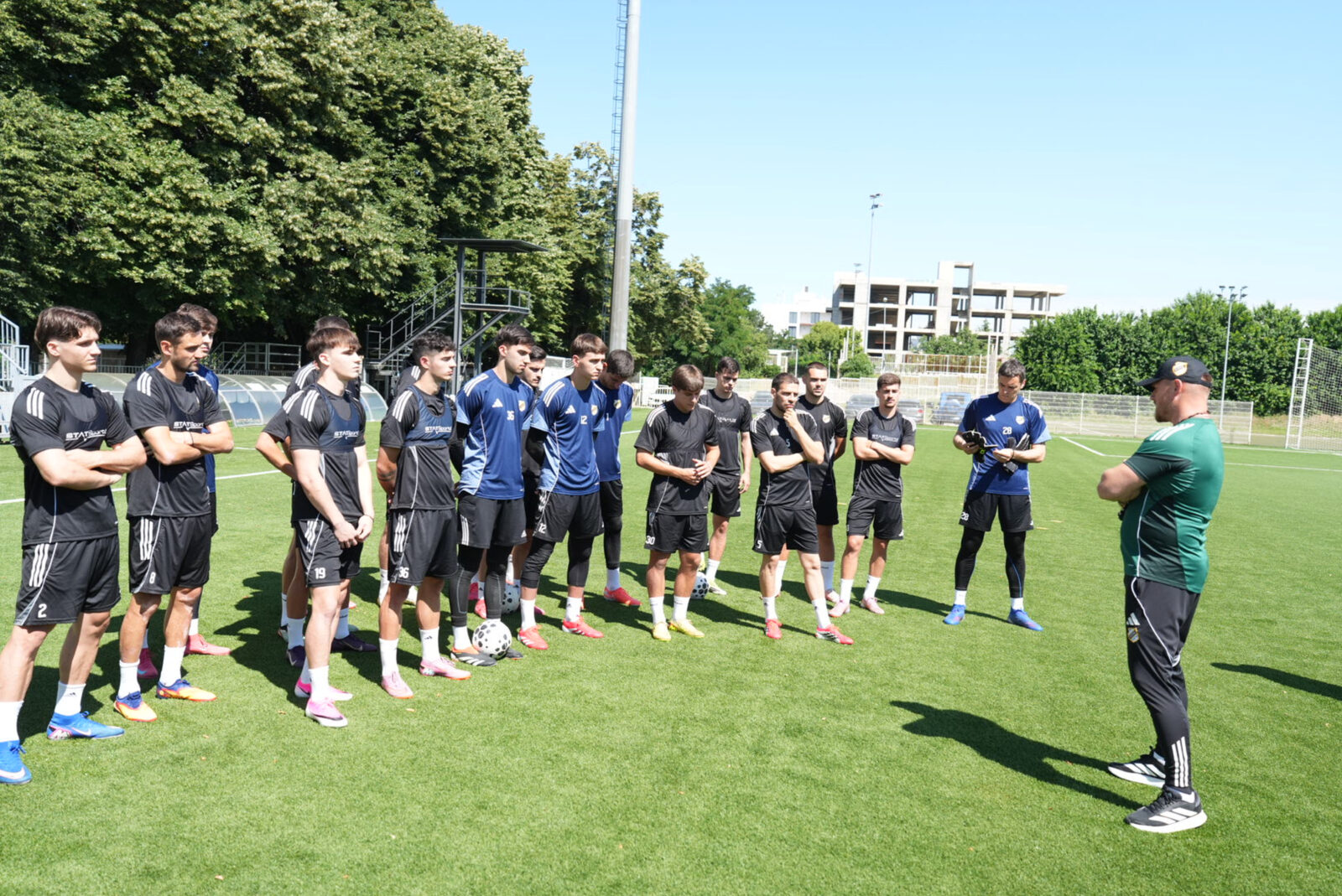 At the FK Cukaricki stadium on Banovo Brdo, coach Marko Jaksic held a roll call on the occasion of the start of preparations for the upcoming 2026/27 season of the Cukaricki football club. Na stadionu FK Cukaricki na Banovom brdu trener Marko Jaksic je izvrsio prozivku povodom pocetka priprema za predstojecu sezonu 2026/27 fudbalskog kluba Cukaricki.