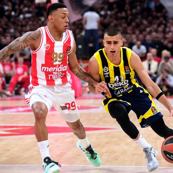 The match of the eighth round of the Turkish Airlines Euroleague between KK Crvena Zvezda Meridianbet Belgrade and KK Fenerbahce Beko Istanbul was played in Stark Arena. Utakmica osmog kola Turkish Airlines Evrolige izmedju KK Crvena Zvezda Meridianbet Belgrade i KK Fenerbahce Beko Istanbul odigrana je u Stark Areni.