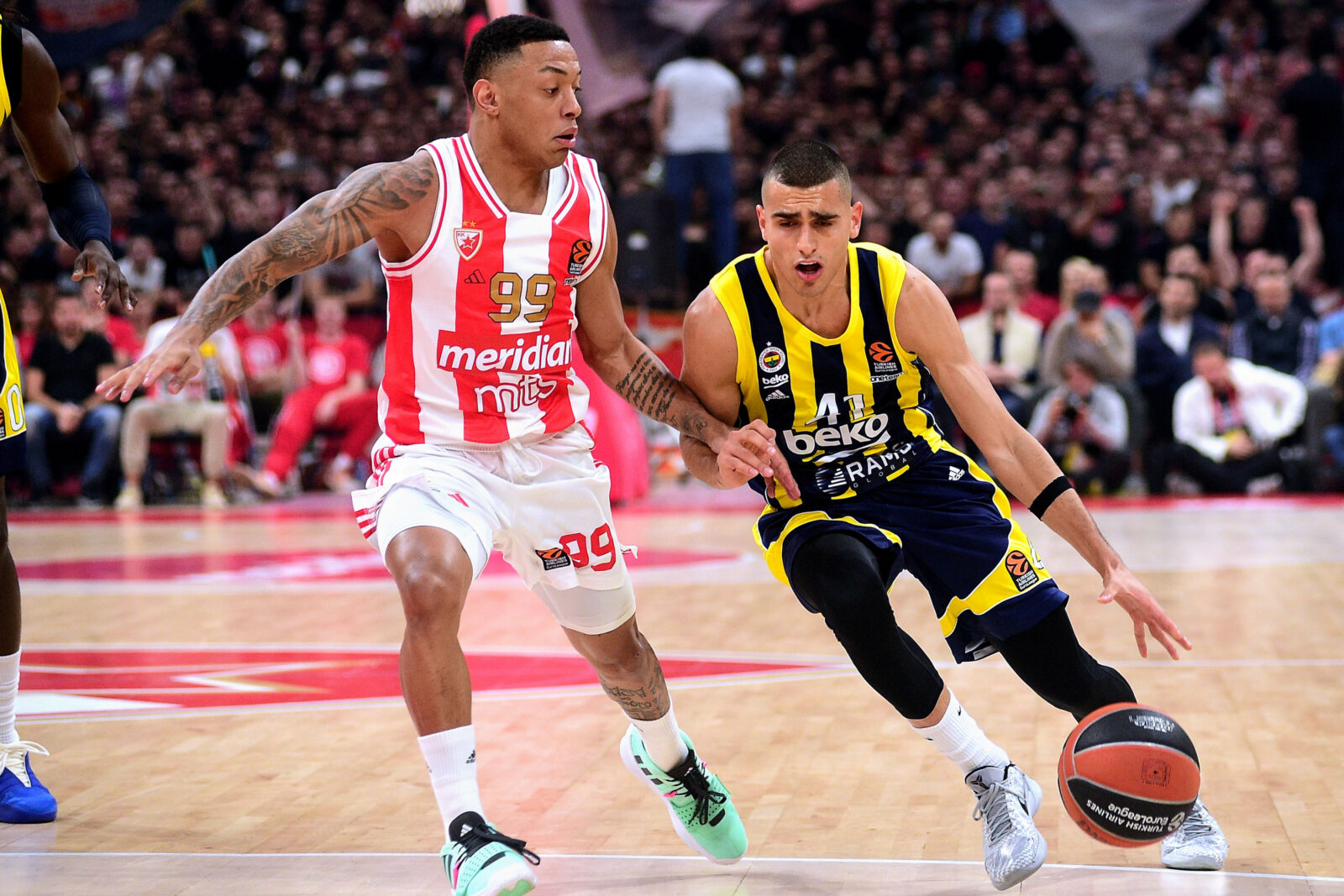 The match of the eighth round of the Turkish Airlines Euroleague between KK Crvena Zvezda Meridianbet Belgrade and KK Fenerbahce Beko Istanbul was played in Stark Arena. Utakmica osmog kola Turkish Airlines Evrolige izmedju KK Crvena Zvezda Meridianbet Belgrade i KK Fenerbahce Beko Istanbul odigrana je u Stark Areni.