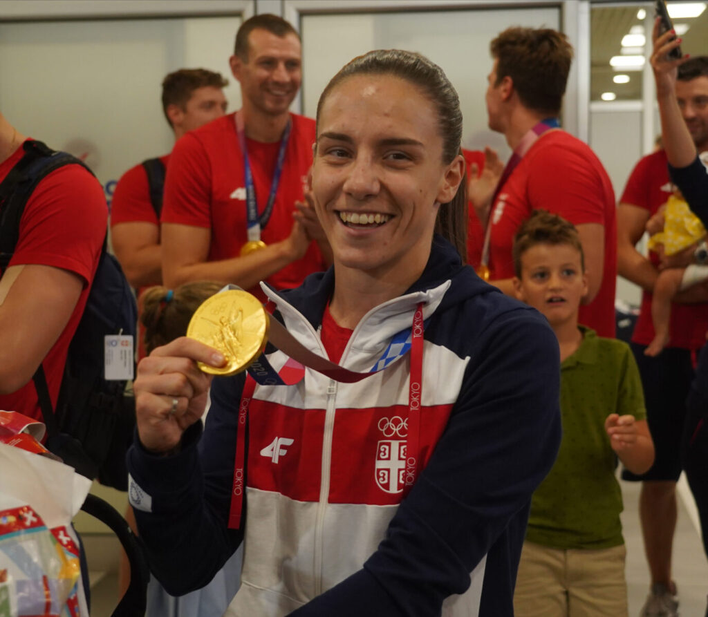 Karate player Jovana Prekovic, who won a gold medal and a gold water polo team of Serbia at the Olympic Games in Tokyo, arrived in Serbia and on that occasion a press conference was held at the Nikola Tesla Airport. Karatiskinja Jovana Prekovic koja