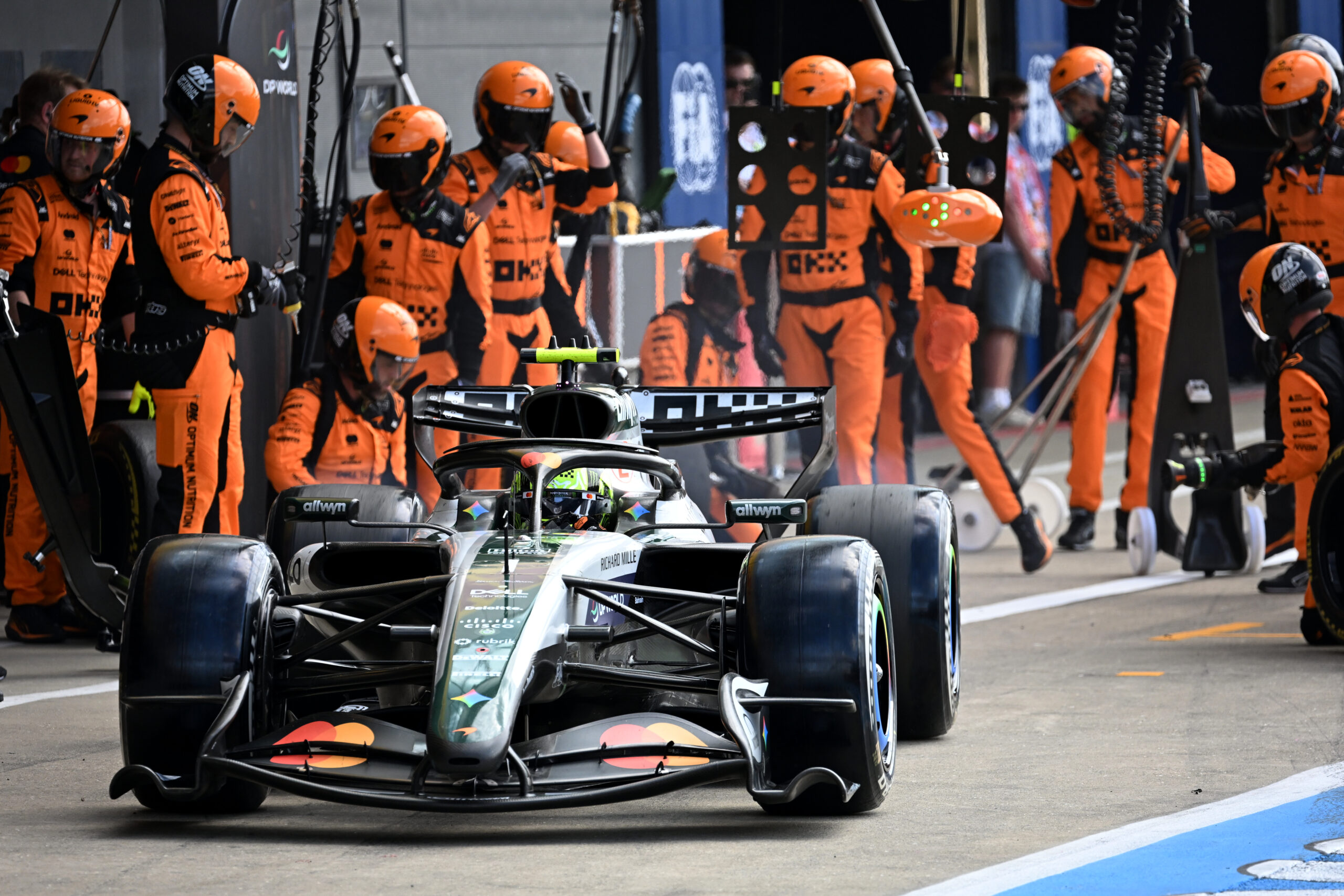 Lando Norris dobija kaznu od 10 mesta na startu zbog elektronskih komponenti Mercedesa