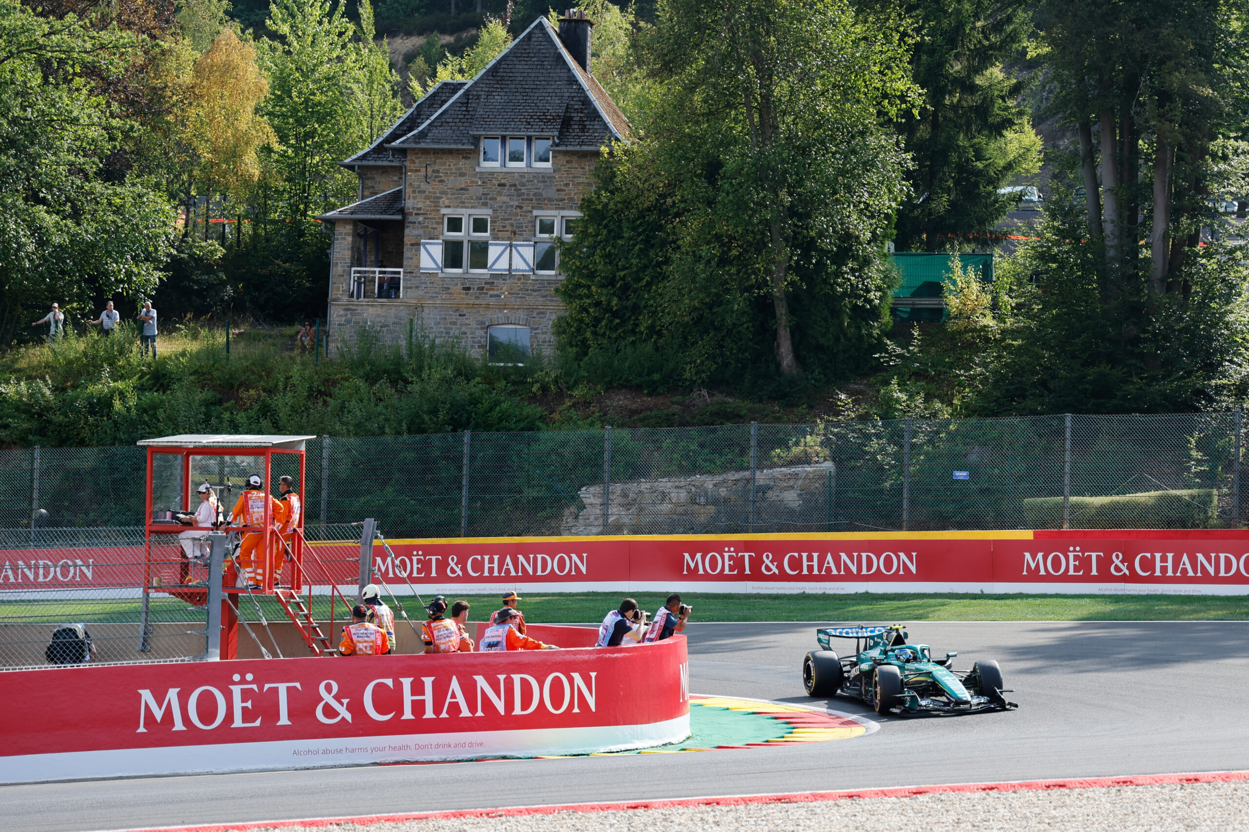Fernando Alonso suočen sa velikim zaostatkom u Belgiji, Aston Martin bez rešenja – Fernando Alonso Aston Martin Spa