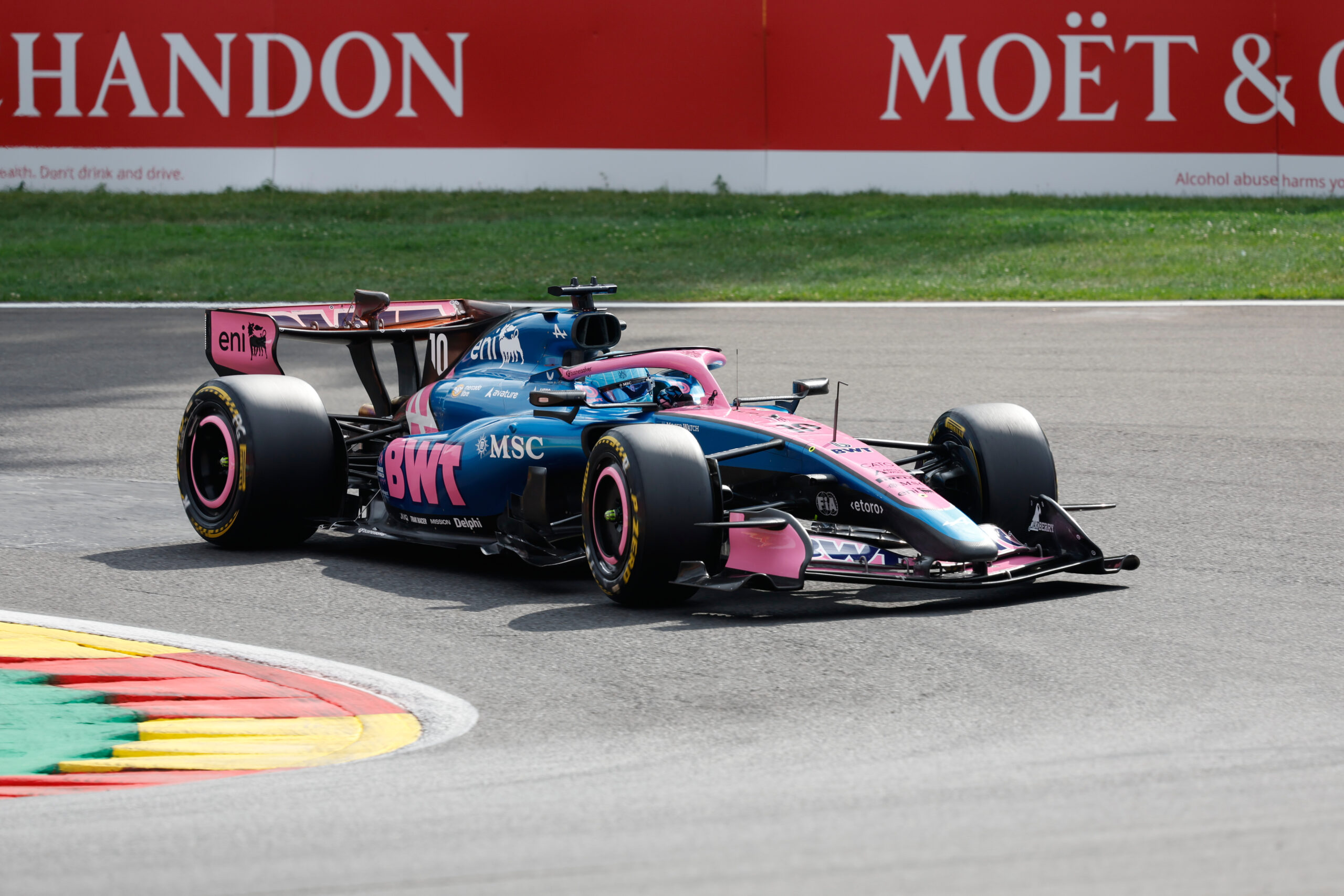 Pierre Gasly doživeo težak udes i uništio bolid Alpine na treninzima u Belgiji