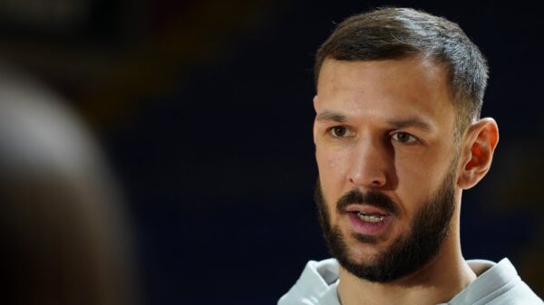 Uroš Plavšić suočen sa zatvorskom kaznom zbog napada na vojno lice – napad u Beogradu