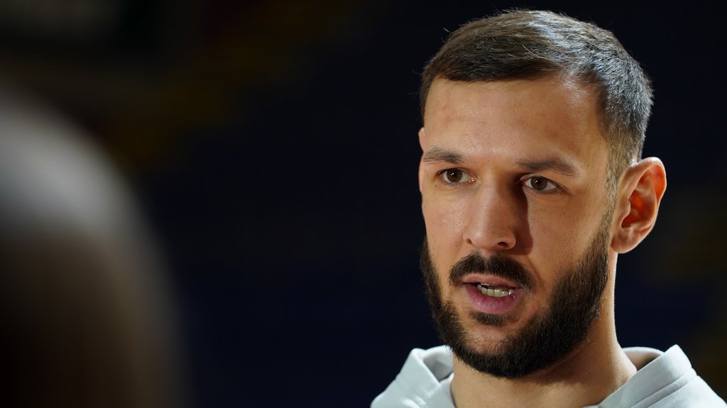 Uroš Plavšić suočen sa zatvorskom kaznom zbog napada na vojno lice – napad u Beogradu