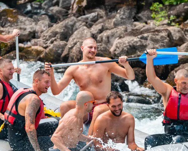 Nikola Jokić uživao na raftingu: Zanimljiva anegdota sa reke postala hit – Nikola Jokić rafting