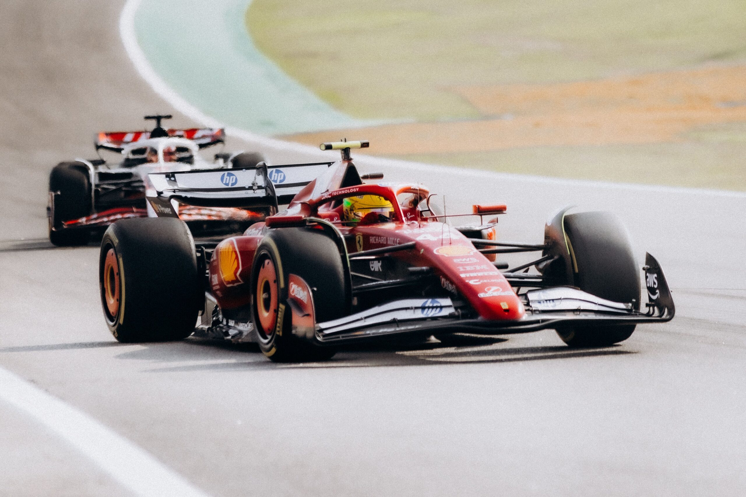 Ferrari vidi priliku da pretekne Mercedes u borbi za titulu konstruktora