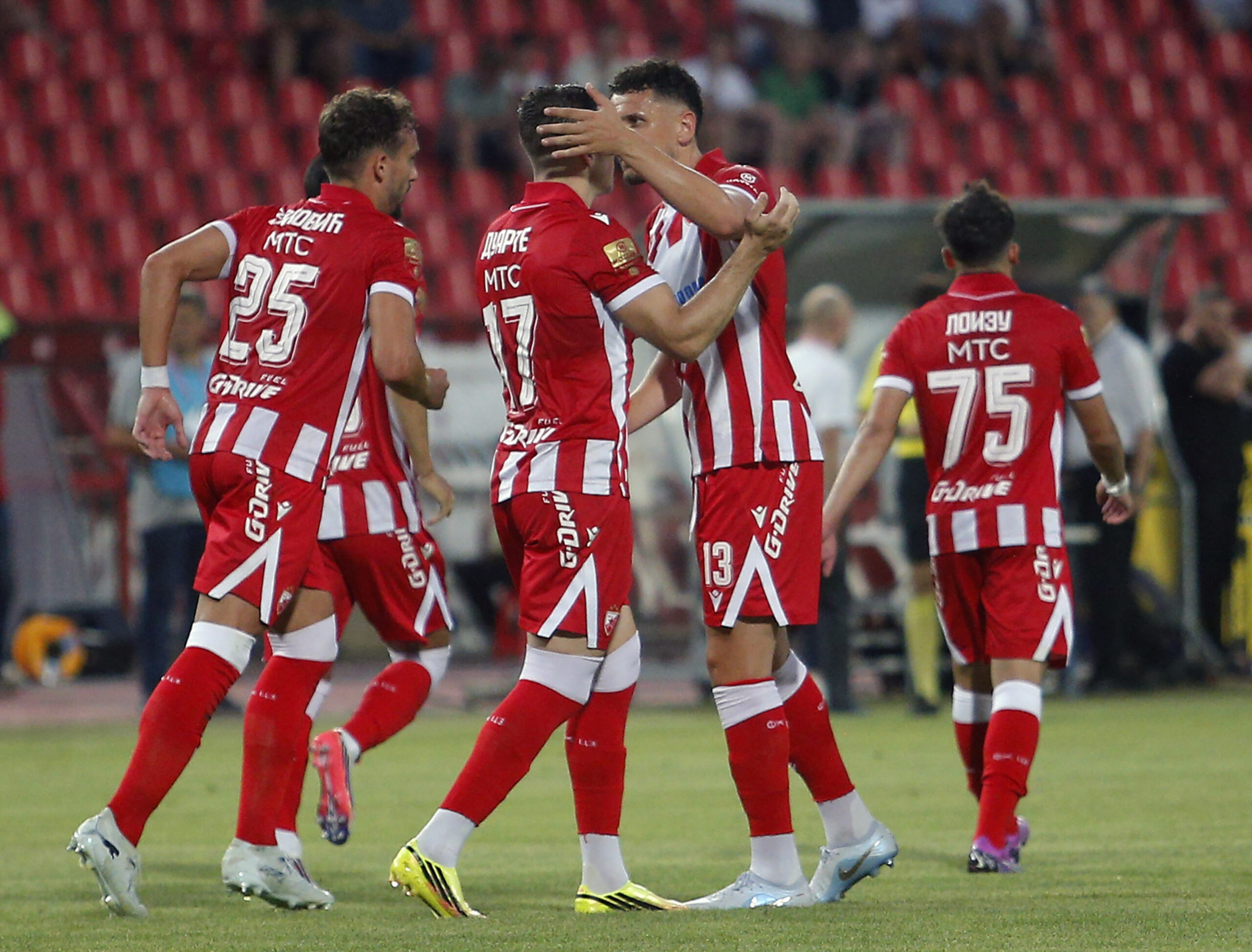 Navijači Larna razvili zastavu sa porukom na meču protiv Crvene zvezde u Ligi šampiona – Crvena zvezda Larn Liga šampiona