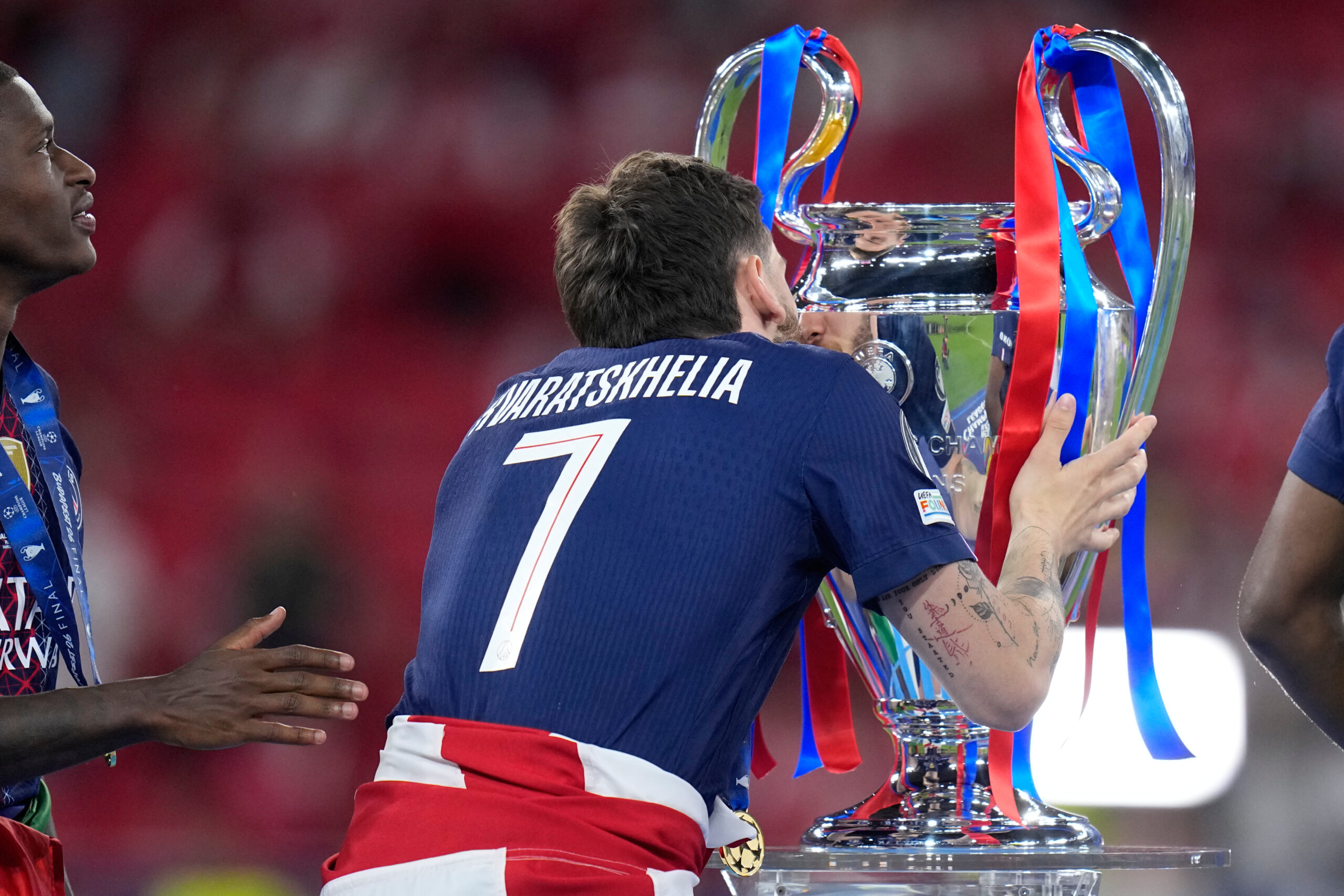 Kvicha Kvaratskhelia potvrđuje kandidaturu za Zlatnu loptu bez učešća na Svetskom prvenstvu – Khvicha Kvaratskhelia PSG Liga šampiona