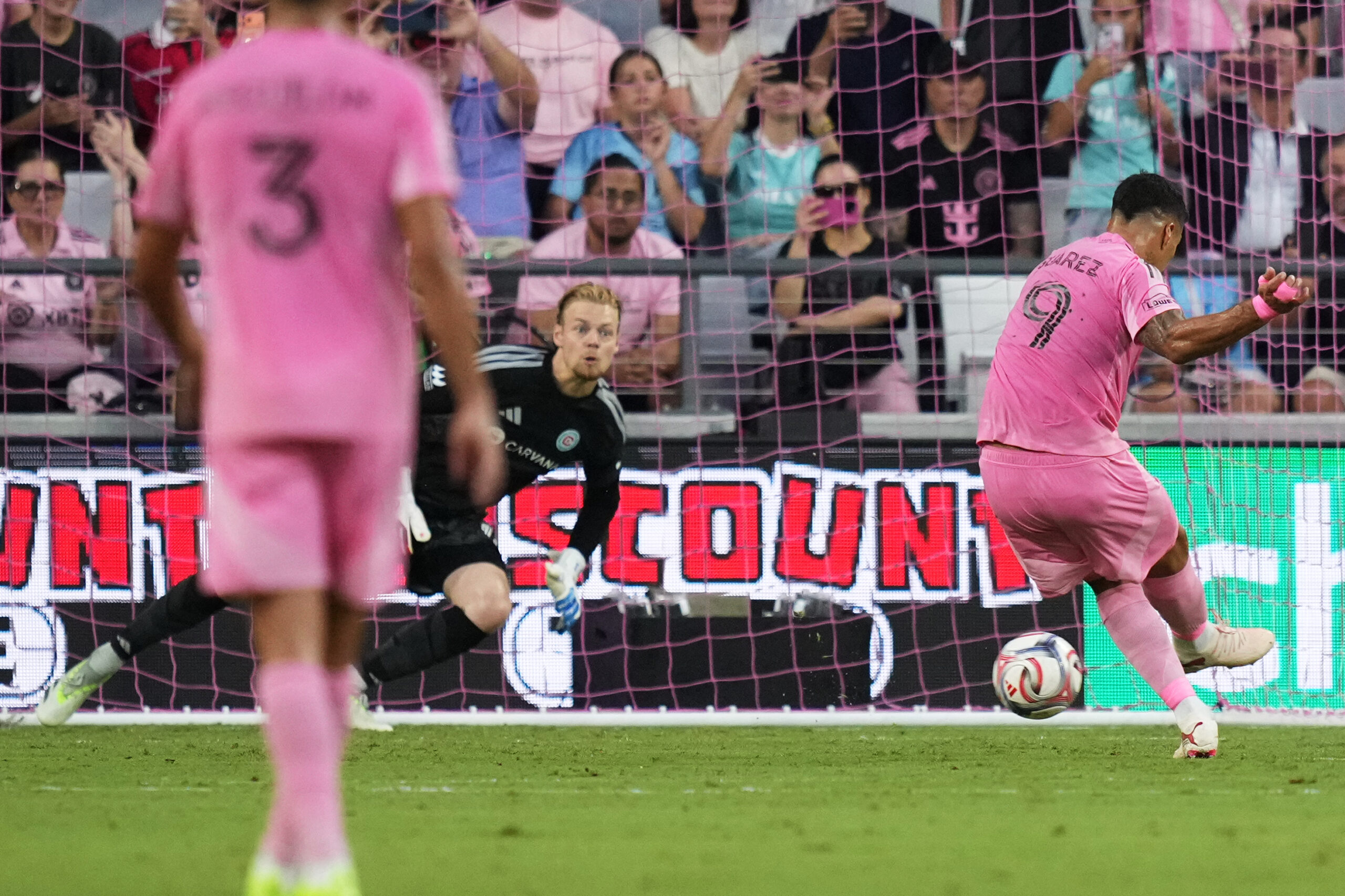 Luis Suarez predvodio Inter Miami do pobede 3:2 protiv Chicago Fire u MLS derbiju – Luis Suarez mete dva gola protiv Chicago Fire
