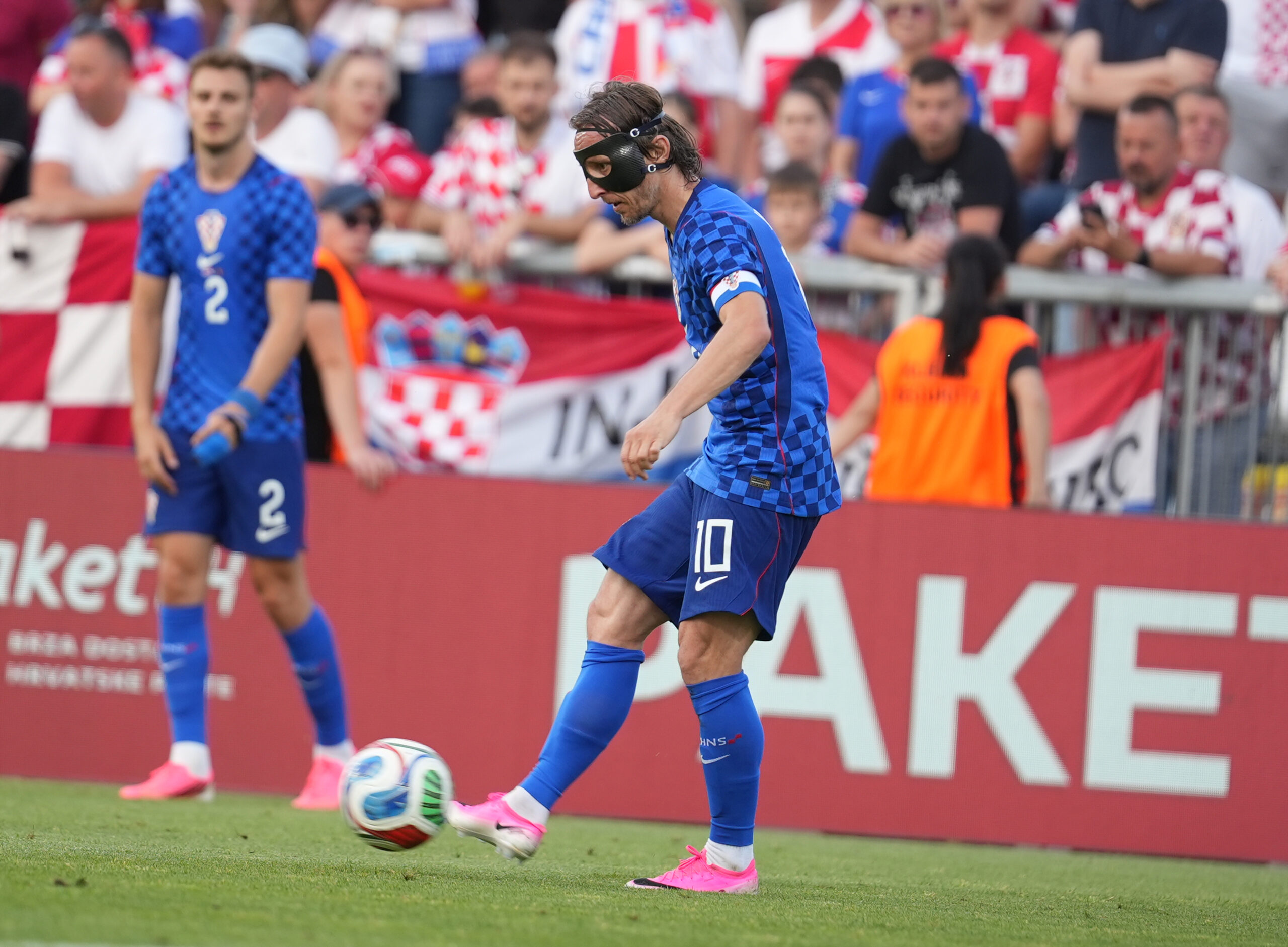 Luka Modrić produžio ugovor sa Milanom i ostaje do 2027. godine
