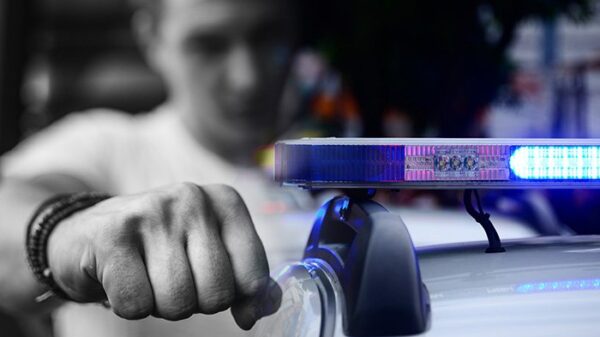 Masovna tuča navijača na Dorćolu: incidenti između Delija i Grobara uz baklje i noževe – napad u Beogradu