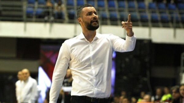 Milan Gurović spasio čoveka iz zapaljenog automobila na Novom Beogradu – spasavanje iz zapaljenog automobila