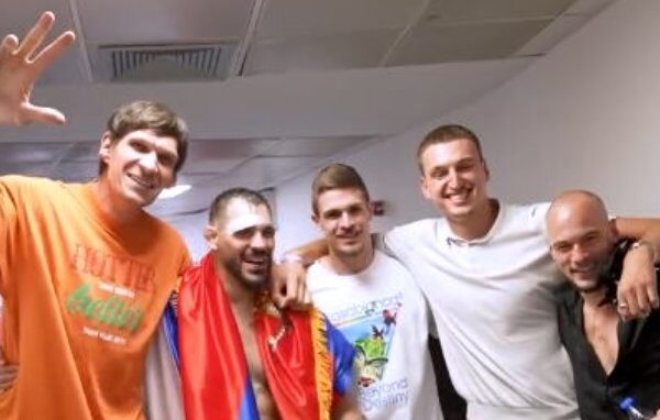 Uroš Medić proslavio spektakularnu pobedu uz podršku srpskih košarkaša u Beogradu – Uroš Medić UFC