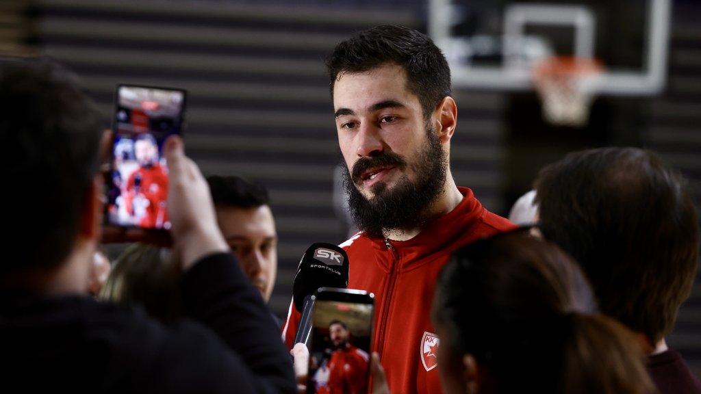 Nikola Kalinić na izlaznim vratima Crvene zvezde zbog odluke trenera Navara – Nikola Kalinić Crvena zvezda