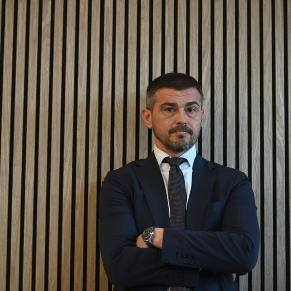 Football club Partizan promoted Sasa Ilic who was appointed as the head of the professional staff. Fudbalski klub Partizan promovisao je Sasu Ilica koji je imenovan ya sefa strucnog staba.