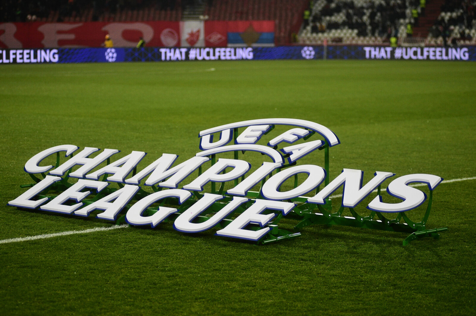The fifth round match of the Champions League between FK Crvena zvezda and VfB Stuttgart was played at the Rajko Mitic stadium. Utakmica petog kola Lige sampiona izmedju FK Crvena zvezda i VfB Stuttgart odigrana je na stadionu Rajko Mitic.