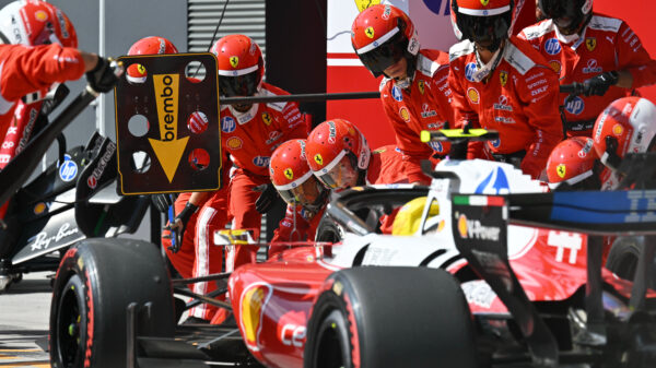 Luis Hamilton pod lupom zbog ekstravagantnog stila na stazama Formule 1 – Luis Hamilton Ferari Formula 1