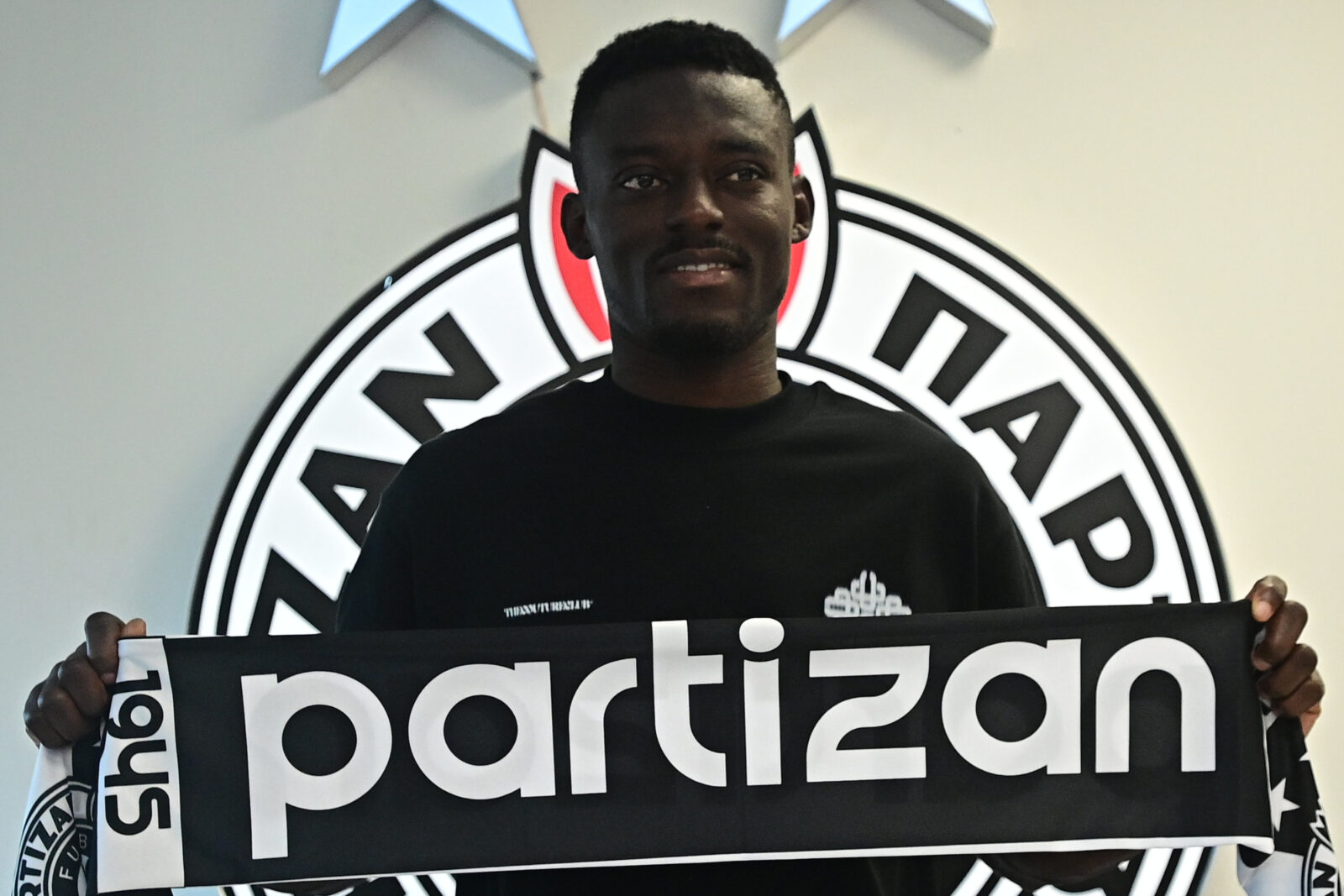 The press conference presented the new addition to FK Partizan, Idris Baba, followed by a speech by sports director Radosav Petrovic, who answered all questions related to the transfer window. Konferencija za medije na kojoj je predstavljeno novo pojacanje FK Partizana, Idrisu Baba, nakon cega se obratio sportski direktor Radosav Petrovic koji je odgovaraona sva pitanja vezana za prelazni rok.