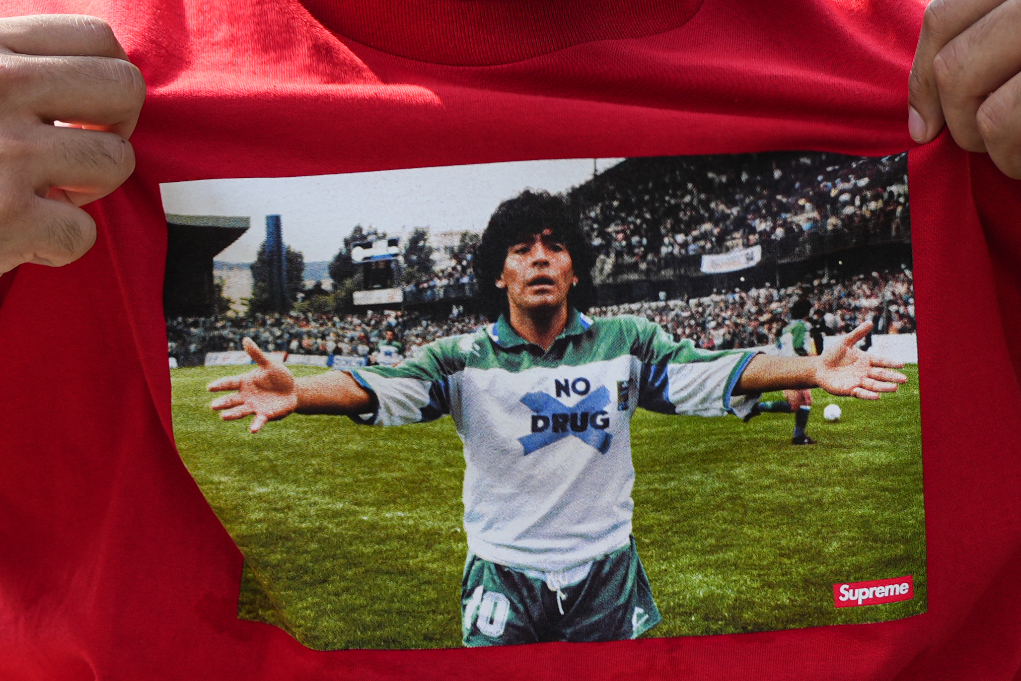 Dijego Maradona i vrednost lopte sa meča Božija ruka na aukciji u Teksasu – lopta sa meča Božija ruka