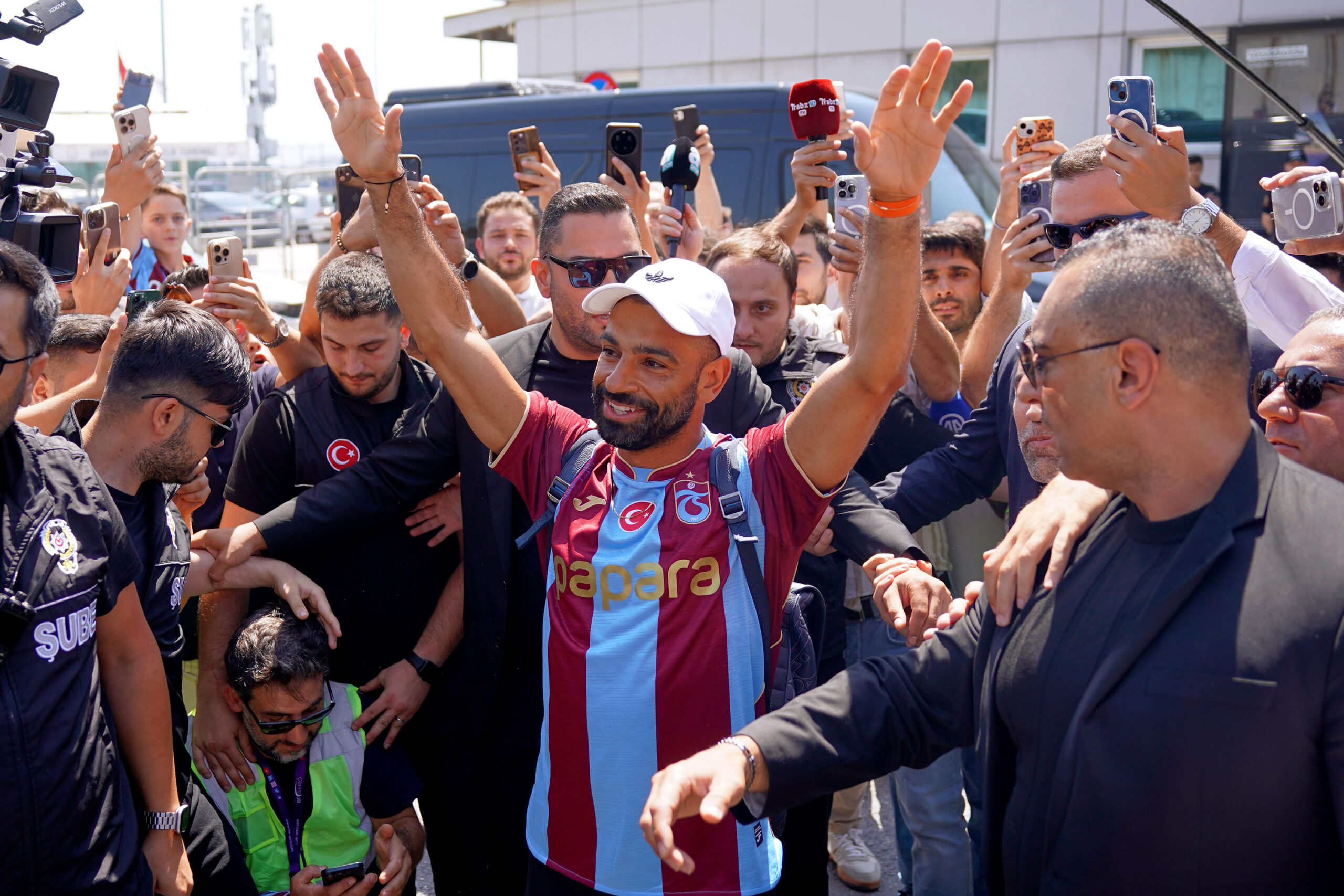 Mohamed Salah zvanično predstavljen u Trabzonsporu pred više od 40.000 navijača – Mohamed Salah Trabzonspor doček