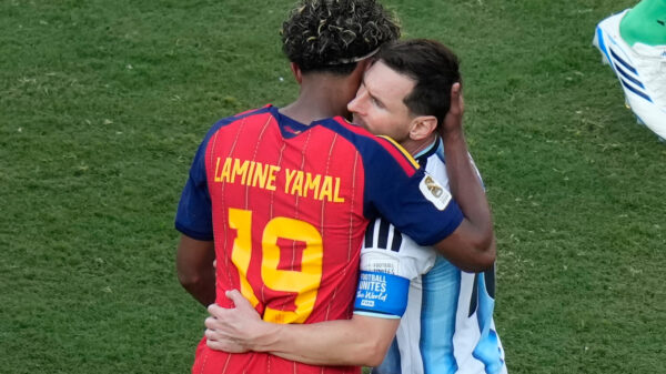 Lamin Jamal pokušao da ostane neprimećen tokom povratka iz Kolumbije, ali bez uspeha – Lamin Jamal Barselona Kolumbija